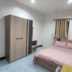 หลังมอ บิวตี้ อพาร์ตเมนต์ เปลี่ยนชื่อเป็นหลังมอ อพาร์ทเมนท์สามสาว ห้องพักจะอยู่ในทาวเฮ้า2ชั้น เเจ้งเปลี่ยนที่พัก