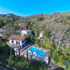 Huge Holiday Home in Marina di Castagneto Carducci near Sea