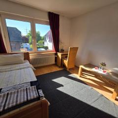 Ein bequemes Zimmer in einer ruhigen Umgebung Näher Zentrum mit gemeinsam genutzte Bad und Küchengeräte