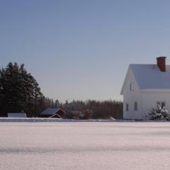 Cosy Home with River Views, Sauna & Gym