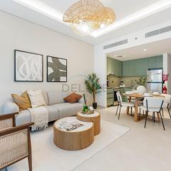 Steps from the Park, Mall and The Green Planet, Minutes to Metro with Easy Access to Downtown Attractions, Myrtle, Al Wasl by Deluxe Holiday Homes