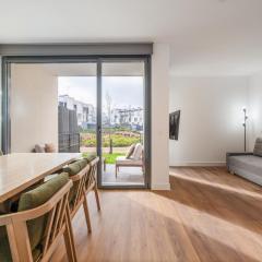 Smart Business Stay 2BR Apt & Parking