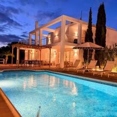 Villa in Playa den Bossa, 5 min SupermarketBBQ