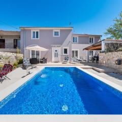 Holiday Home Neues Ferienhaus Nina in der Nähe von Rovinj by Interhome