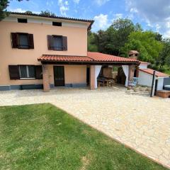 Holiday Home Tolles Ferienhaus in Supetarska Draga mit Garten by Interhome