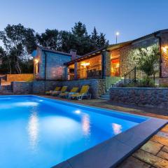 Holiday Home Ferienvilla Roko mit beheiztem Pool by Interhome