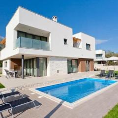 Holiday Home Designvilla mit Dachterrasse und Panoramablick by Interhome