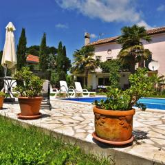 Holiday Home mit Privatpool für 6 Personen ca- 165 m² in Kosinozici- Istrien - Porec und by Interhome