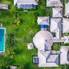Istana Semer - Balinese Style Private Event Villa, with Large Pool, Gardens and Cook - Near to Canggu & Seminyak