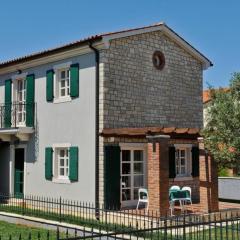 Holiday Home Großzügiges Ferienhaus mit Pool und Sonnenterrasse by Interhome