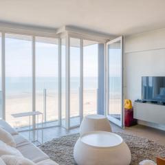 Stunning Seaview Apartment with Parking