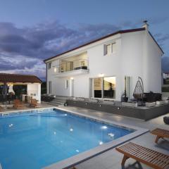 Holiday Home Villa Euphoria mit Pool- Sauna und Whirlpool by Interhome