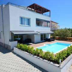 Apartment 1 mit Schwimmbad und Garten by Interhome