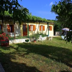 Holiday Home Charmantes Ferienhaus in Bartići mit Terrasse by Interhome