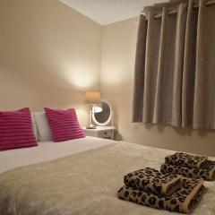 Top location! City centre, Canongate private room!