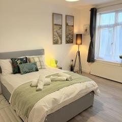 Comfy room near town centre and station