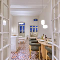 Luxury traditional 3 bedroom apartment with balcony and sea view LDEM1-6