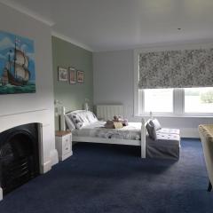 Large Family Room with Great Views - Guest Room 2