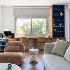 Modern Luxury 2BR|Park View & Balcony