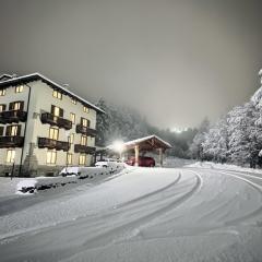 Cervinia House - Alpine Apartments & Chalet