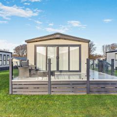 Binky Lodge Stylish Cosy 3-Bedroom Holiday Lodge Hoburne Naish Barton on Sea