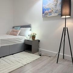 Modern & Bright Room Near Town Centre
