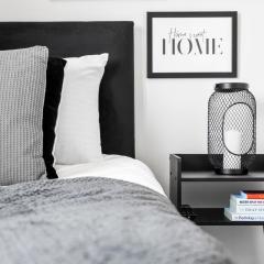 New 4 Bed House - Sleeps 6 - Parking - Wifi - 2 Bath