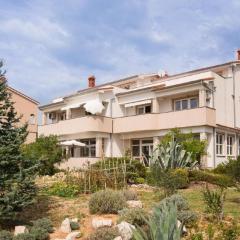 Apartment Nette Ferienwohnung mit Whirlpool und Garten by Interhome