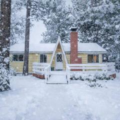 Navigate Stays Cozy Cabin Near Slopes Lake & Trails