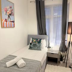 Private single room near station & town centre