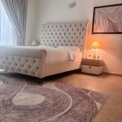 Cozy Spacious High Floor