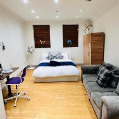 Studio Flat Near Westfield London