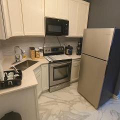 Beautiful Fully Equiped Unit, 5 min from the Arch