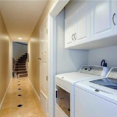 Oceanfront Three Bedroom Townhouse with Rooftop De