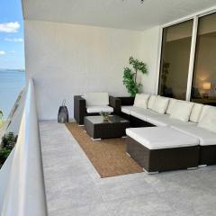 Skyline Views & Steps from Bayfront Park