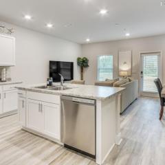 8 Mi to Dtwn Pensacola Modern Escape with Patio!