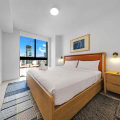 Luxury 1BR Stay with King Bed Pool & Gym