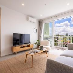 Stunning 3-Bedroom Apartment with Pool in Onehunga