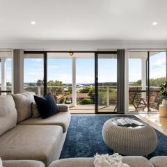 Hazel Beach House - Ocean Views & Coastal Charm