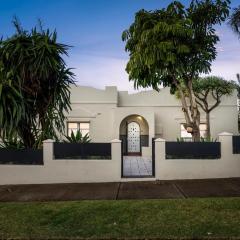 4BDR Arabian-Style Retreat with Modern Touches