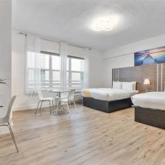 South of Fifth Studio Steps to Beach on Ocean Drive