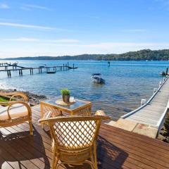 Waterfront Scotland Island Holiday Home - Family & Pet Friendly - 3 Bedrooms - Wifi - Netflix - Private Jetty