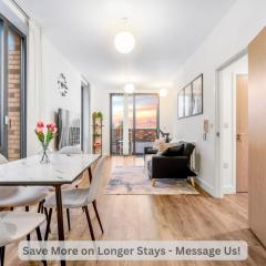 Modern 3-Bed Penthouse with Terrace & Gym, Near Canary Wharf, Weekly deals