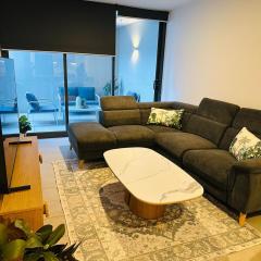 City-Center Cozy 2BDR Apartment with Parking