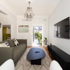 4BR Redfern Home for 10 with Courtyard & Garage
