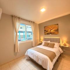 Apto com Sacada - Box - 200m da Praia - Ar