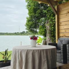 Lakefront - Private Fishing Dock - Ample Parking