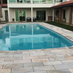 Itanhaém Maravilhosa, Bilhar, Sky, WiFi, Piscina e churrasqueira grande, Gramado, Casa linda de alto padrão a 600m praia