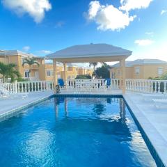 Modern Studio in Pelican with pool-walk to Beach, Dining, Entertainment
