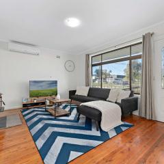 Aircabin - Stylish 4 Bedrooms Home in Colyton